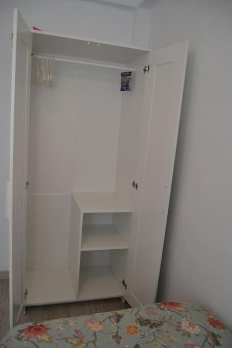 Cozy And Well Connected Apartment Севиля Екстериор снимка
