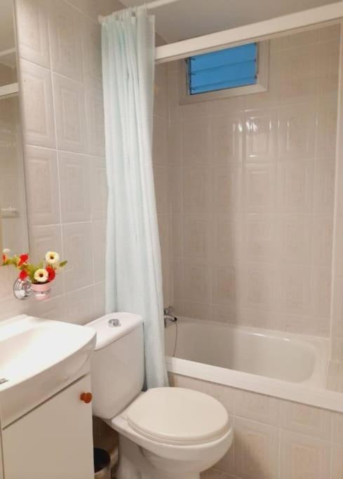 Cozy And Well Connected Apartment Севиля Екстериор снимка
