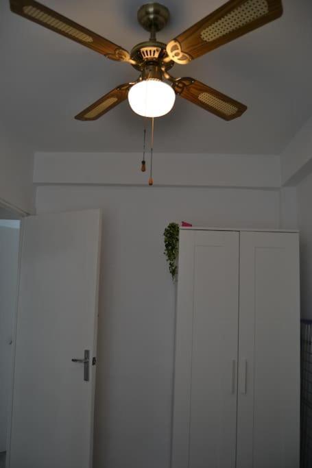 Cozy And Well Connected Apartment Севиля Екстериор снимка
