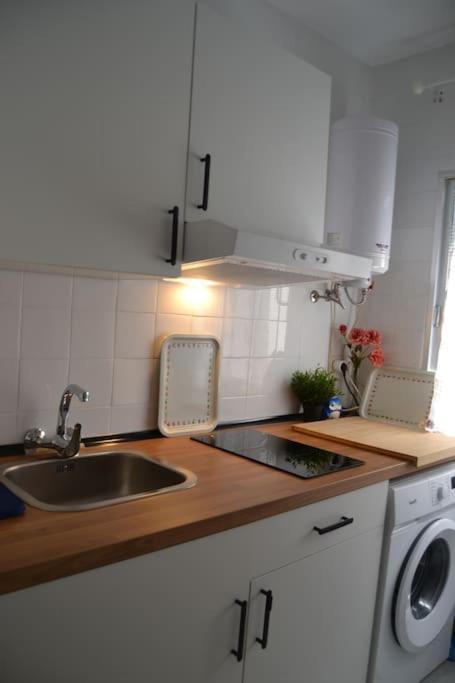 Cozy And Well Connected Apartment Севиля Екстериор снимка