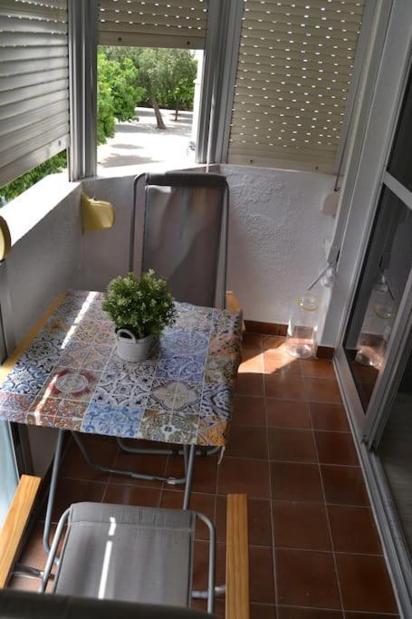 Cozy And Well Connected Apartment Севиля Екстериор снимка