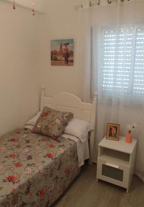 Cozy And Well Connected Apartment Севиля Екстериор снимка