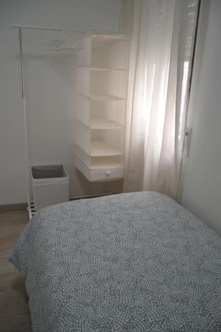 Cozy And Well Connected Apartment Севиля Екстериор снимка