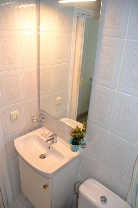 Cozy And Well Connected Apartment Севиля Екстериор снимка