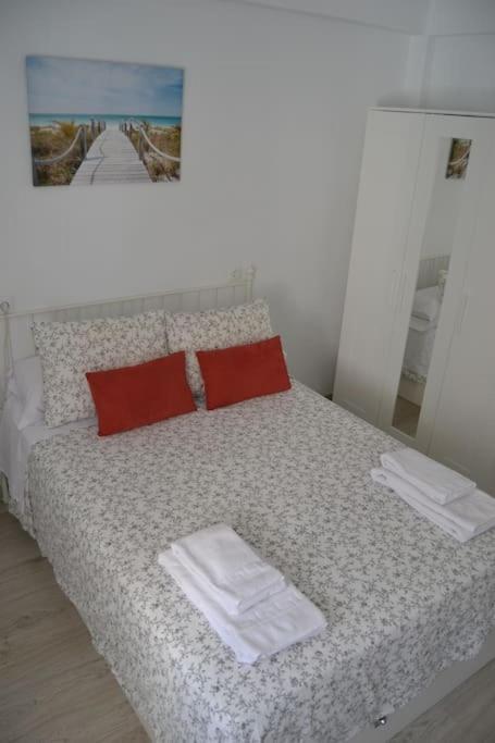 Cozy And Well Connected Apartment Севиля Екстериор снимка