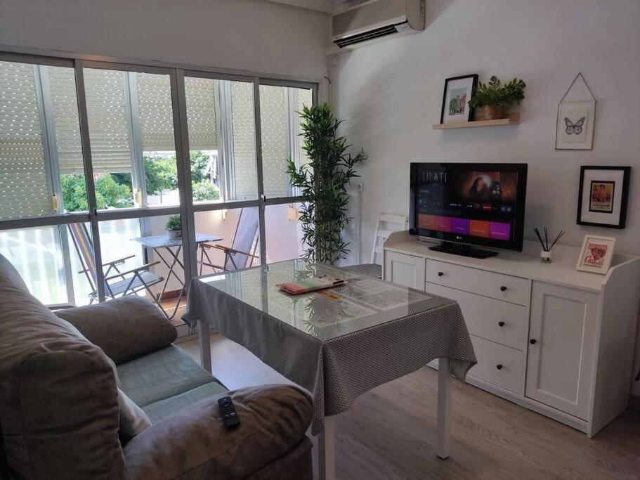 Cozy And Well Connected Apartment Севиля Екстериор снимка